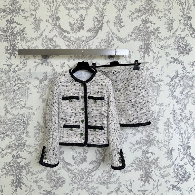 Shenzhen Nanyou Goods~26 Autumn/Winter New Product: Women's Tweed Jacket and Skirt Set in Chanel Style Shenzhen Nanyou Goods~26 Autumn/Winter New Product: Women's Tweed Jacket and Skirt Set in Chanel Style