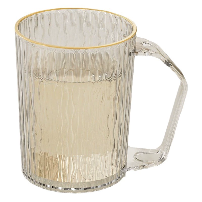 Бриллиантовый стакан для полоскания рта легкий и экстравагантный.