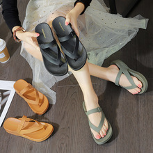 �W�t������Ů�ļ��⴩�n��ٴ�r�����e�A�_��Ь���ɳ������Ь