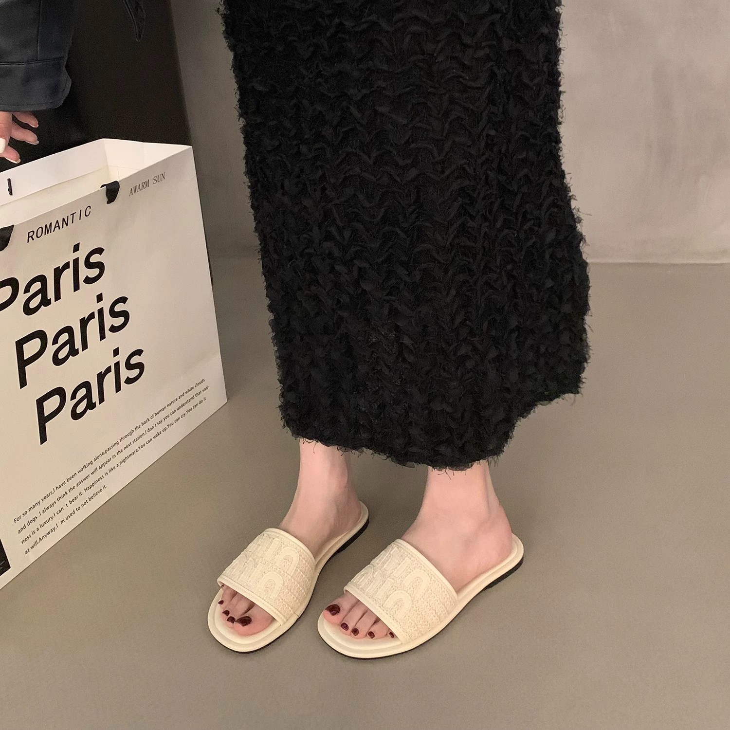 Temperamento pequeño estilo fragante sandalias y pantuflas planas estilo mujer ropa exterior verano mujer salir a la playa playa con falda chanclas