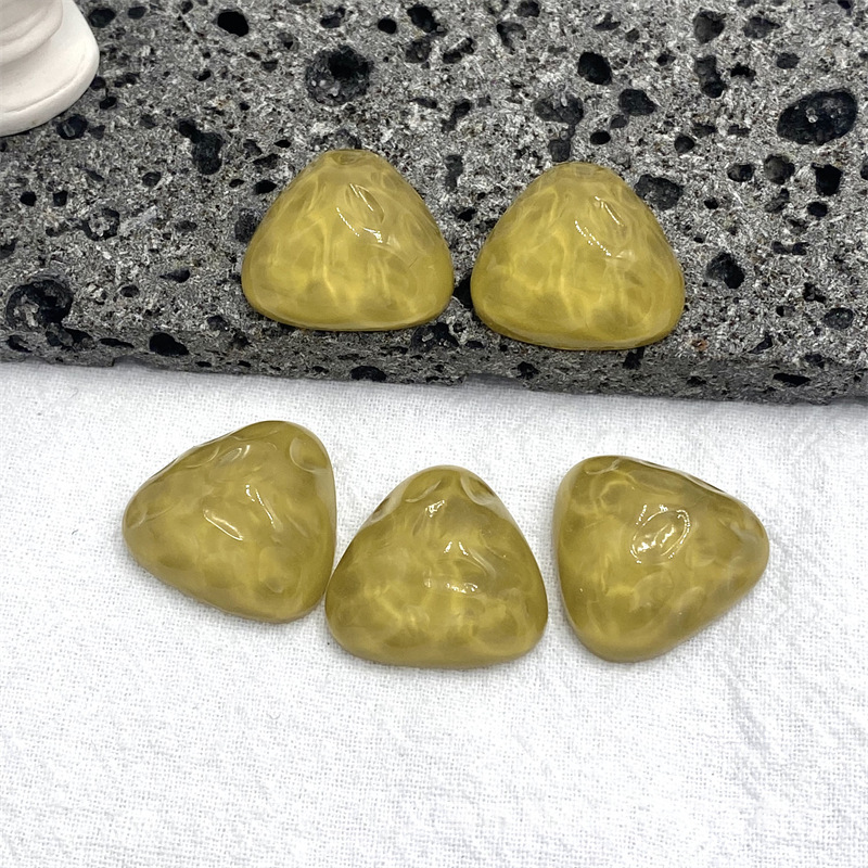 Nuevo japonés transparente agua ondple triángulo resina parche DIY hecho a mano teléfono móvil Shell pendientes horquilla material Accesorios