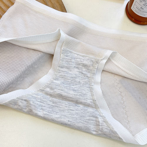Cute bear Japanese girls' cotton modal menstrual pants seamless mid-waist leak-proof cotton antibacterial crotch underwear for women
