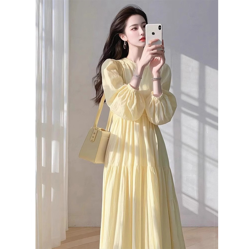 매우 아름다운 노란색 루즈핏 슬리밍 원피스 여성용 2026 봄 신상 프렌치 리조트 스타일 요정같은 분위기의 롱 원피스