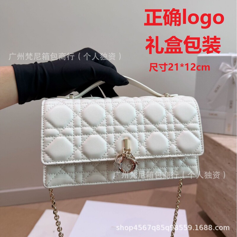 D's new diamond-pattern chain bag is a high-end women's shoulder and crossbody bag, fashionable and versatile, similar to the Lady Dior bag and WOC bag