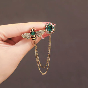 Retro Bee Tassel Brooch Dripping Oil Rhinestone Emerald Corsage Brooch Clothing High-End High-End Accessories for Women