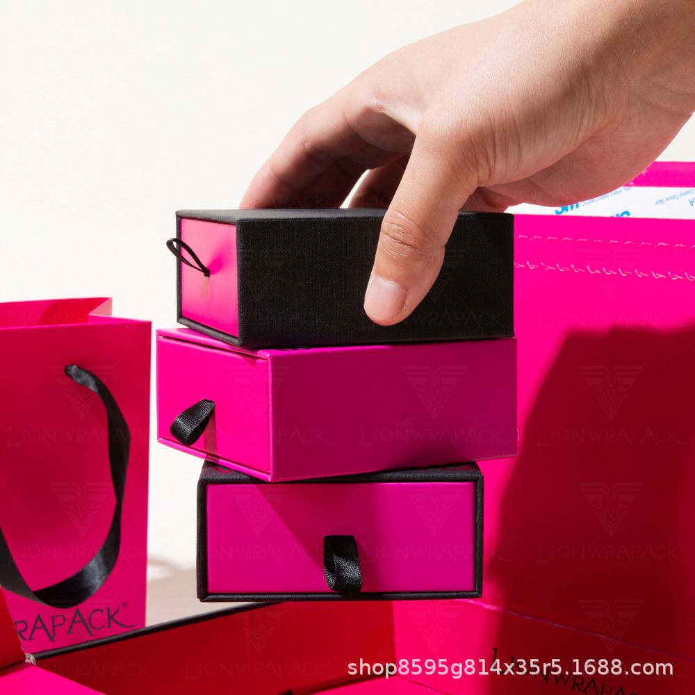 非现货烫金首饰盒包装适用于戒指项链的礼品包装珠宝盒套装