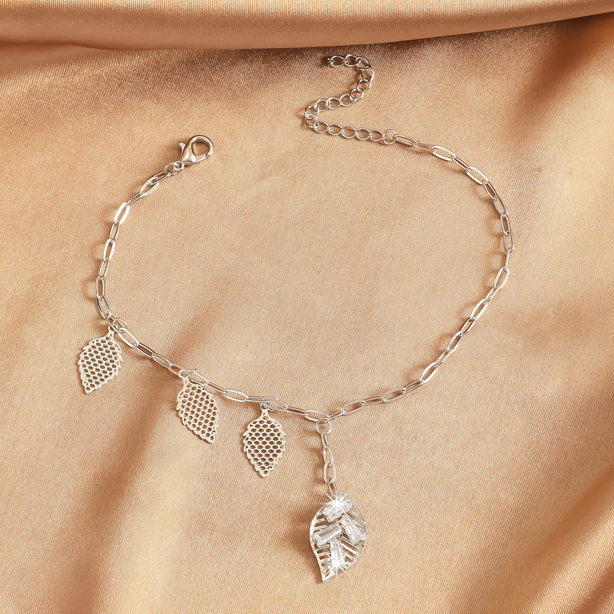Luz de lujo alto cobre zircon playa pie de hoja decoración estilo nacional de estilo russo simple de mujer pequeña hoja de pie chaîne de mujer