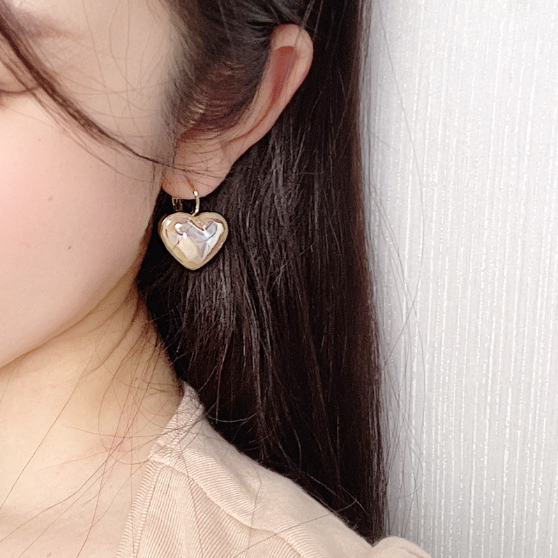 Fashion Pearl Heart Shape Earrings Korean Style Heart-shaped Copper Earrings display picture 3