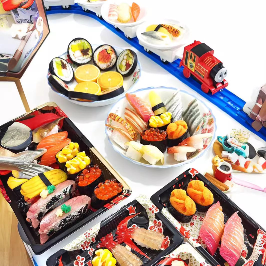 儿童回转寿司玩具轨道火车电动抖音同款过家家男孩生日派对旋转车