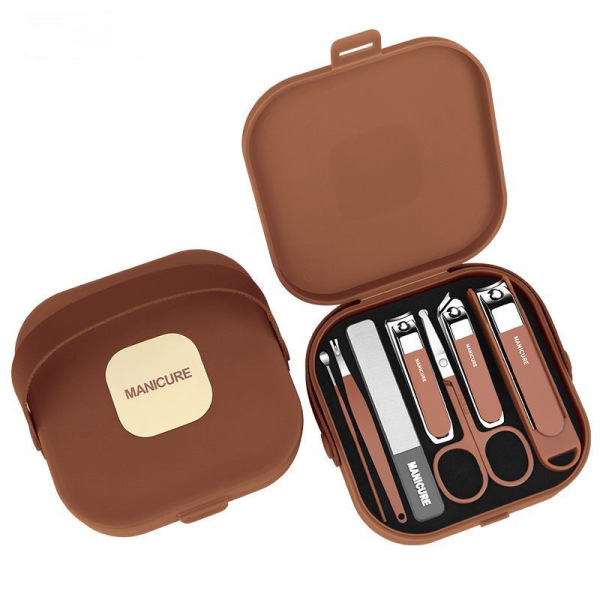 Handheld set for nails