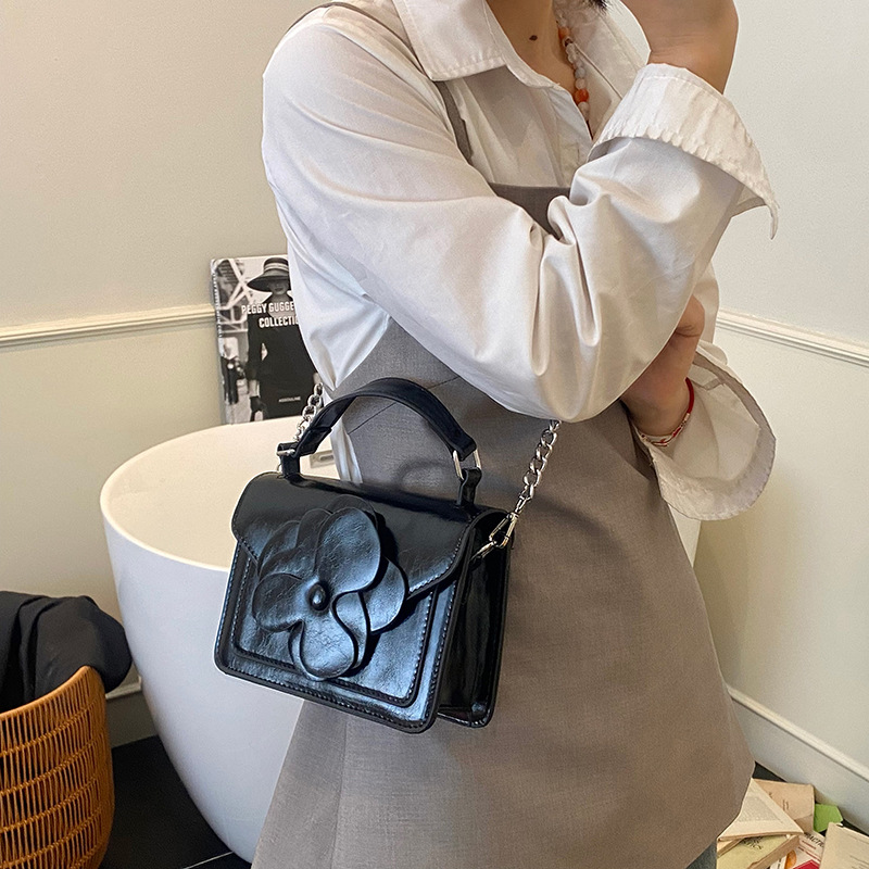 Versión coreana de moda moda moda estilo occidental cadena portátil pequeño bolso cuadrado femenino 2025 nuevo bolso de mensajero de hombro simple casual de todo fósforo