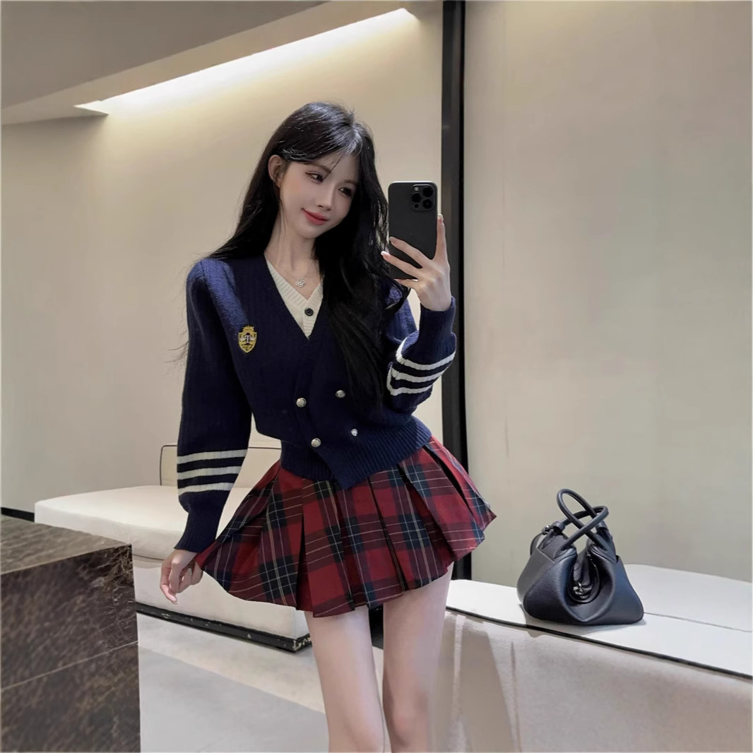 한국식 아카데미식 세트 나이 줄이기 더블 브레스트 페이크 투피스 니트 카디건 올매치 플레이드 스커트