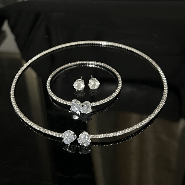 choker pearl heart-shaped