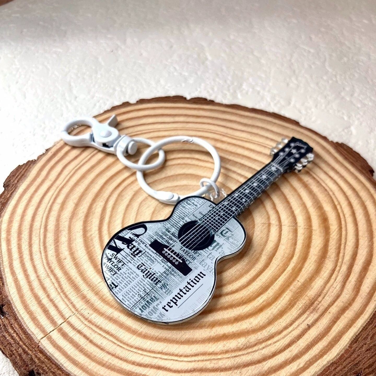 Nuevo alto valor directo de suministro acrílico llavero creativo violín bolso llave colgante logotipo colgante de impresión