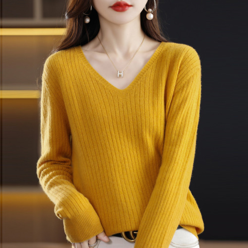 New style sweater for women, pullover V-neck sweater, long-sleeved short, versatile solid color bottoming shirt, foreign style inner top