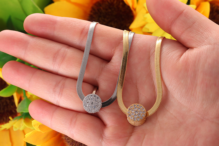 Daily, Street Occasion Copper Material Round Pattern Women's Gender Copper Twisted Rope Chain Round Pendant Necklace
