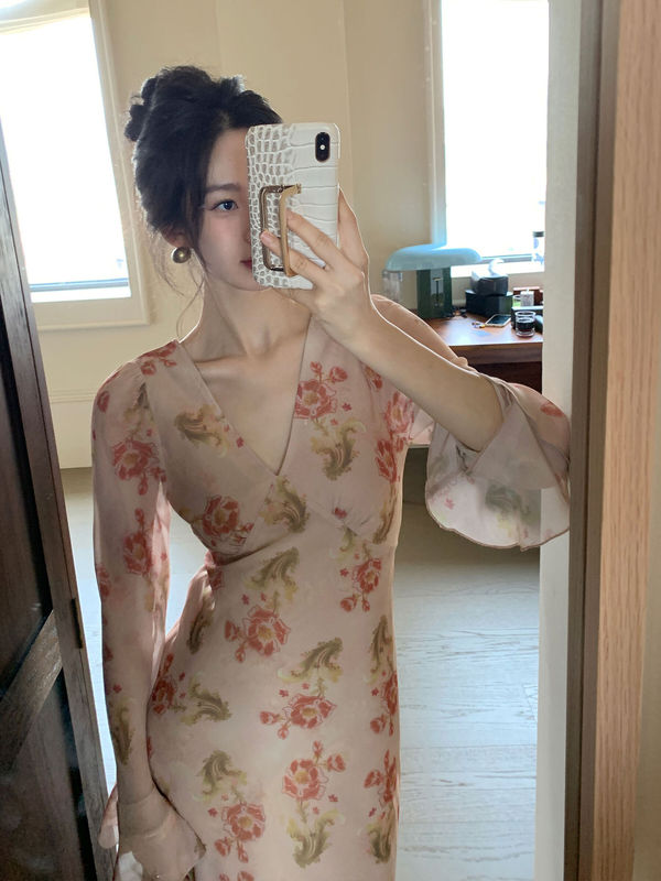 【弥纱】SYT自制 温柔仙美v领喇叭袖花朵连衣裙女秋新款印花长裙|undefined