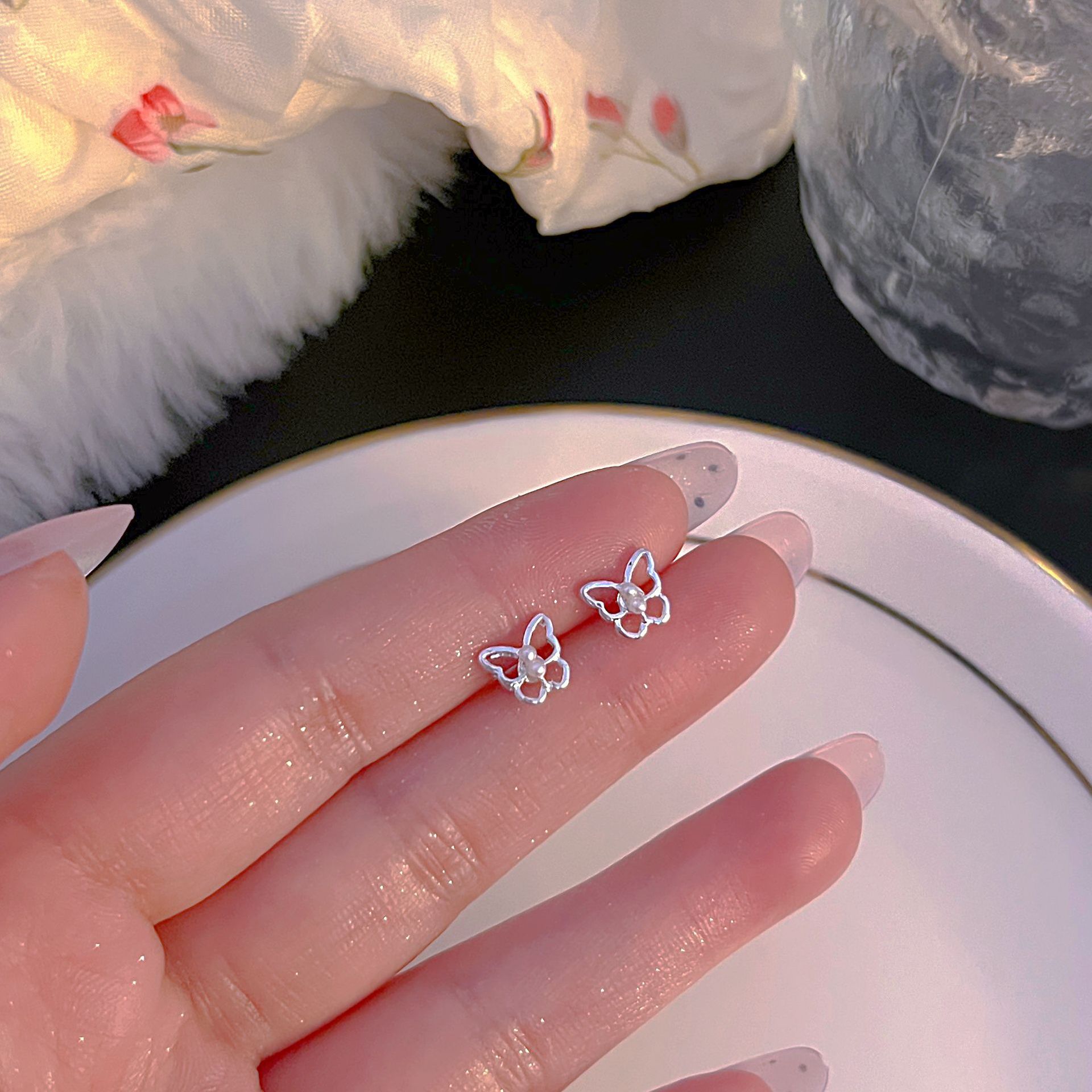 Kleine S999 Sterlingsilber Ohrlöcher Pflege-Ohrstecker Damen 2025 neue Kollektion Trend vielseitige Ohrringe hochwertiges Ohrschmuck Großhandel
