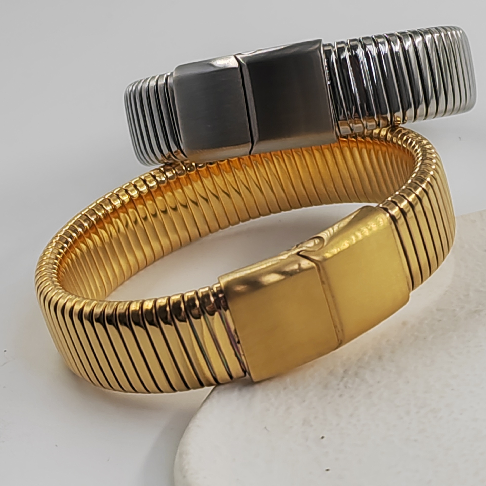 Vacuum Plating Gold Plating Process 18K Gold Plated Plating Material Fashion Solid Color 304 Stainless Steel 18K Gold Plated Stainless Steel Bracelets In Bulk