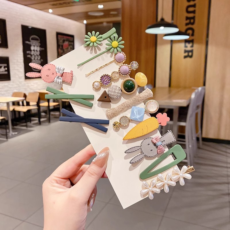 2024 Nueva horquilla de felpa de las mujeres Japonés lindo lado Celebridad de Internet clip lateral horquilla peludo pequeño clip tocado accesorios para el cabello