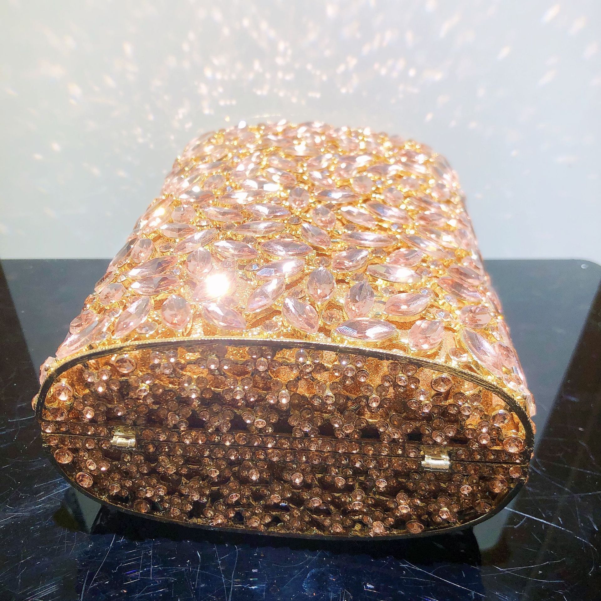 Túi clutch nữ vải satin thêu hoa hồng 14 bông, tay cầm ngọc trai, phụ kiện dạ hội — Màu Sâm panh, Cá tính đặt làm chi tiết 4