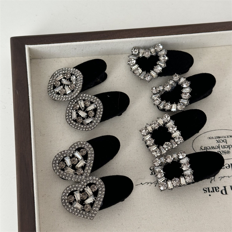 Fermaglio per capelli a forma di becco d'anatra con strass quadrati floccati in stile coreano Mini fermaglio per capelli con frangia piccola di alta qualità_voghion.com