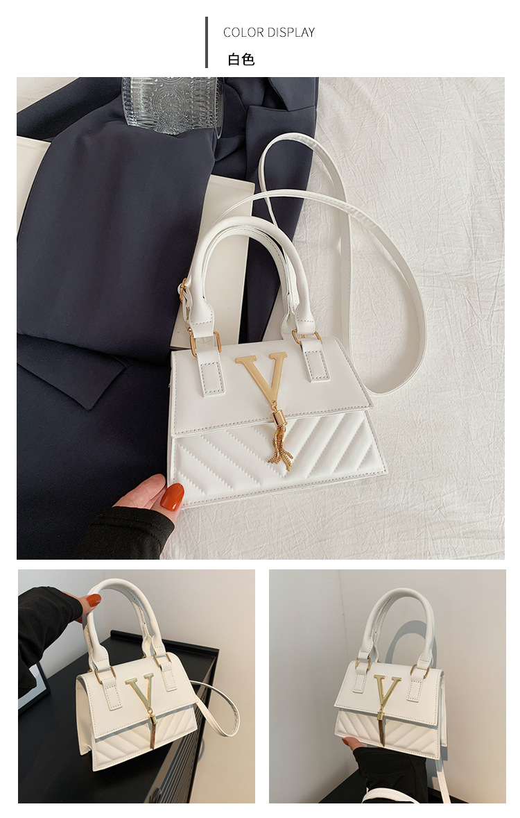 This year, trendy, fashionable and high-quality handbags are in vogue. Women's bags with stylish tassels and unique diagonal patterns are single-shoulder crossbody women's bags undefined