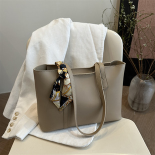 2025 New Fashion Retro Commuter to Work All-match Shoulder Bag High-end Tote Bag College Students Class Bag Women's Bag
