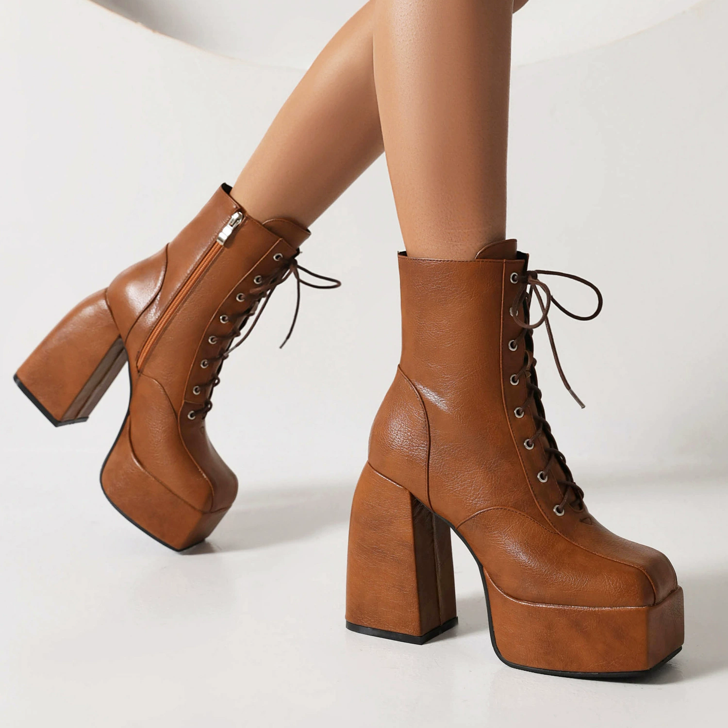 Ботильоны Martens, квадратный носок, толстый каблук 12 см, платформа 5 см, бархатистая подкладка