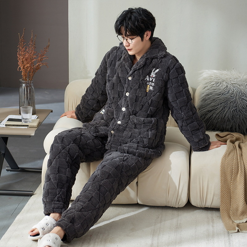 Pijamas de hombre de invierno de los hombres de lana de coral de tres capas acolchado forrado de lana engrosada Otoño e Invierno guapo homewear invierno