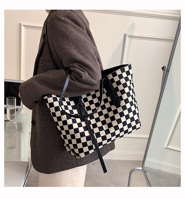 Largecapacity womens bags autumn and winter 2021 new trendy plaid tote bagpicture4