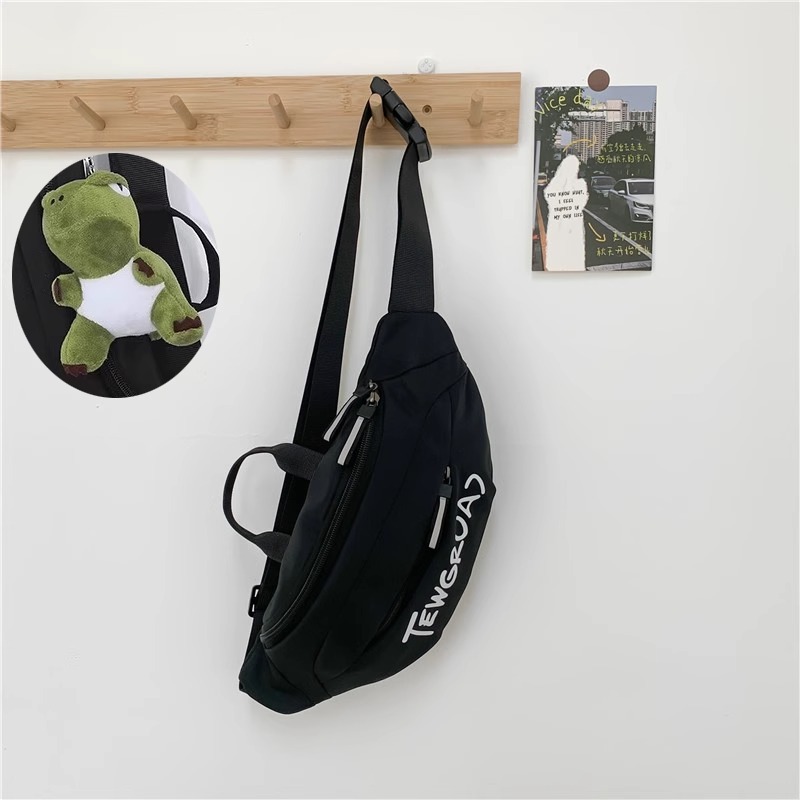 Black comes with 4 badges + big dinosaurs