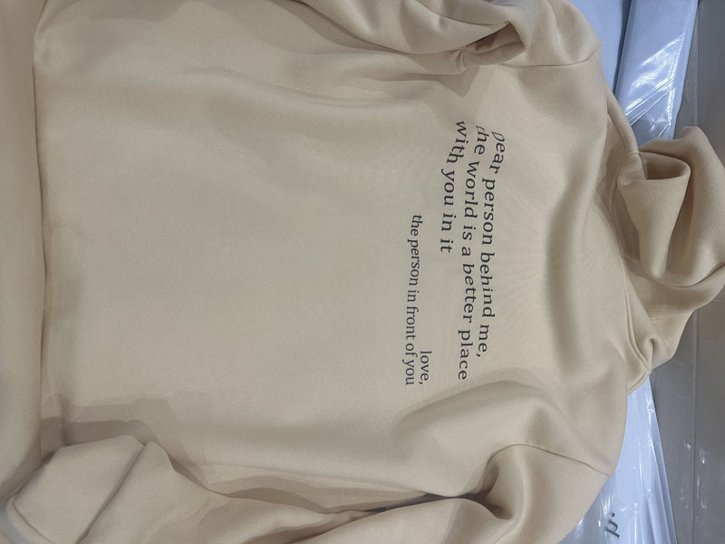 Sudadera con capucha con bolsillo canguro