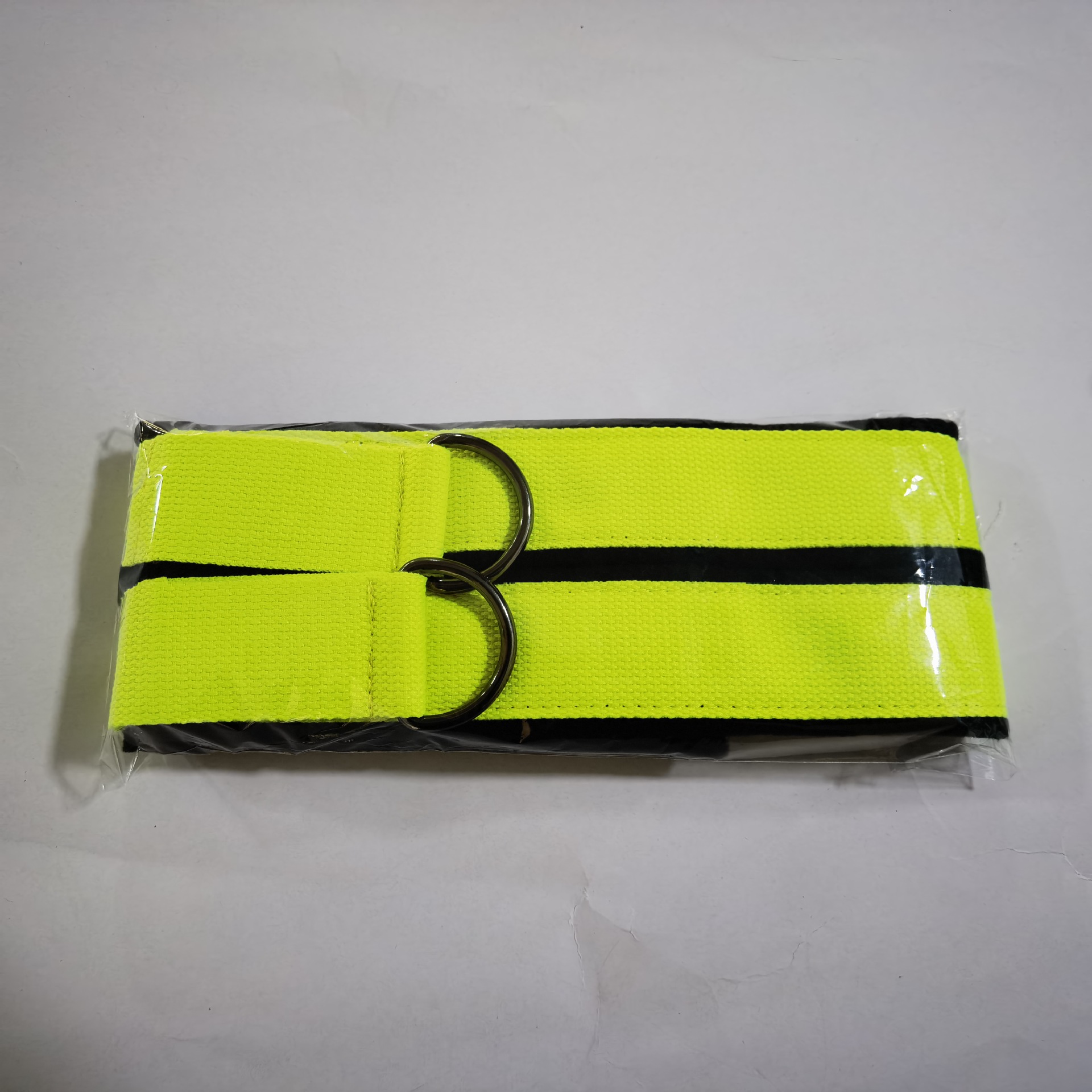 1 pair of fluorescent cotton black rings