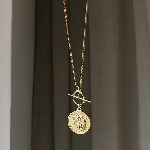 Metal Head Pendant Necklace with Korean Wave/Influencer Style, Lock Bone European Style Short Chain Necklace, Elegant Simple Chain
