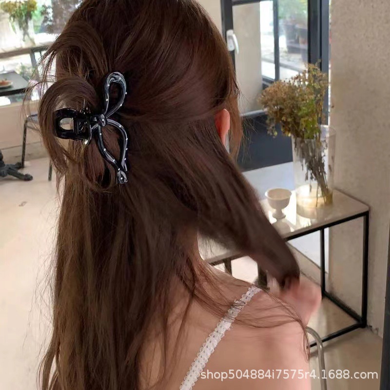 水玉模様の弓クリップ女性の夏 2024 新しい気質絶妙なヘアクリップ後頭部サメクリップ頭飾り前髪