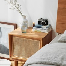 北欧民宿酒店实木床头柜家用细藤编床边收纳柜卧室储物原木矮柜