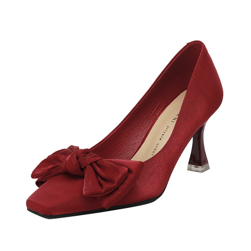 Giày cao gót nữ mũi vuông gót nhọn 6–8 cm chất liệu satin lụa tơ tằm trang trí nơ, giày cô dâu — Màu mơ, Màu đỏ