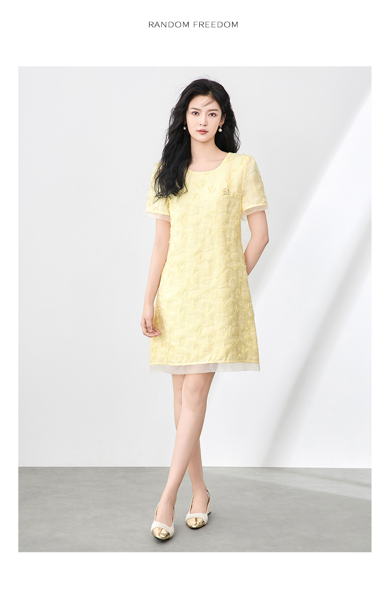 Váy liền nữ cổ tròn phối voan, họa tiết jacquard nổi, phong cách quý cô — Màu vàng chi tiết 13