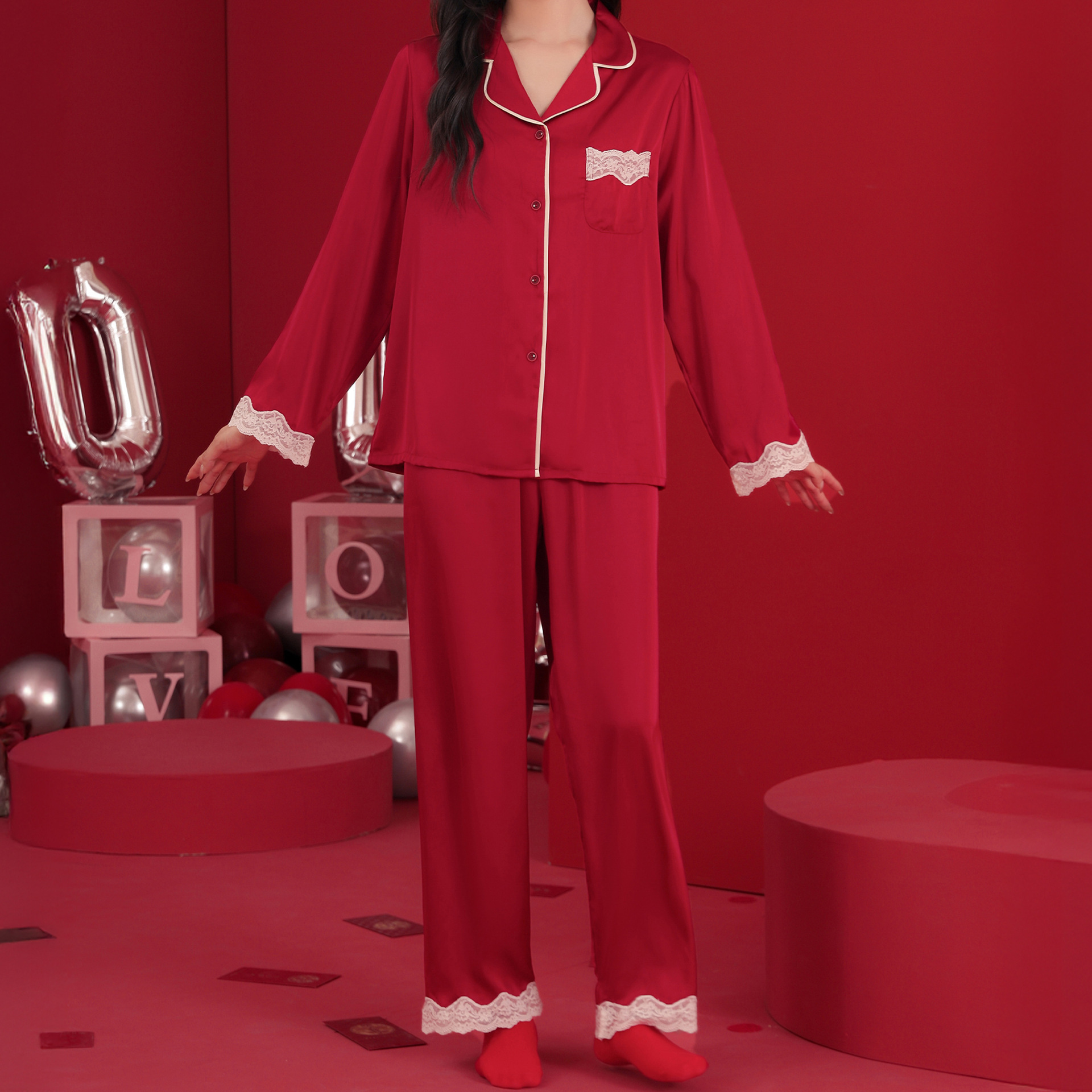 Pajamas de pareja para la boda de primavera y otoño helado seda roja para hombres y mujeres set de boda de seda MC0001