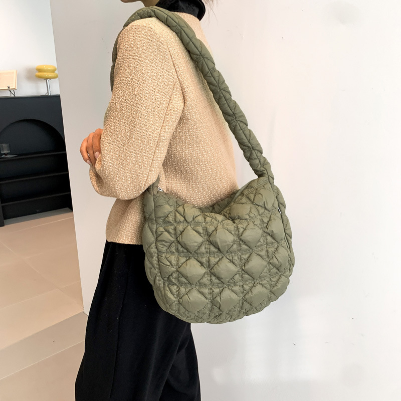 2024 primavera nuevo rombo ligero nube burbuja bolsa de moda de las mujeres textura de alto grado estilo occidental hombro bolsa de mensajero