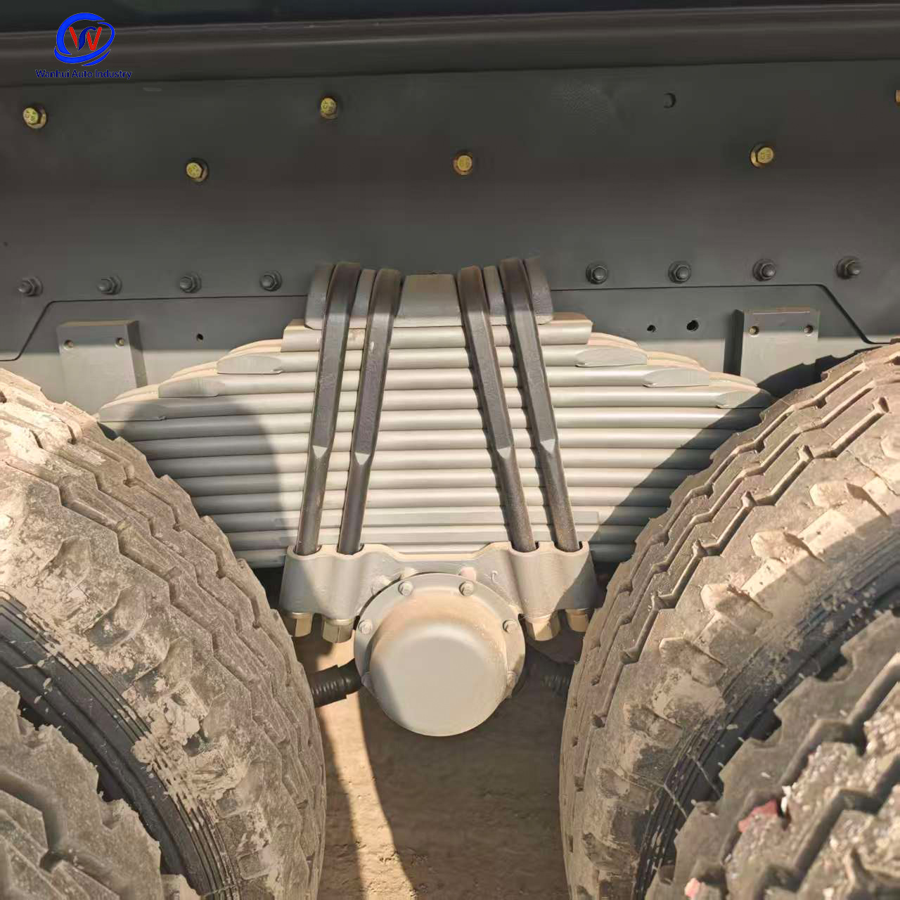 Sinotruk Howo Nx8×4 Dump Truck, 400 Horsepower, 90% New, Front Four-Wheel Drive, Rear Eight-Wheel Drive, Sand and Gravel Transport Vehicle