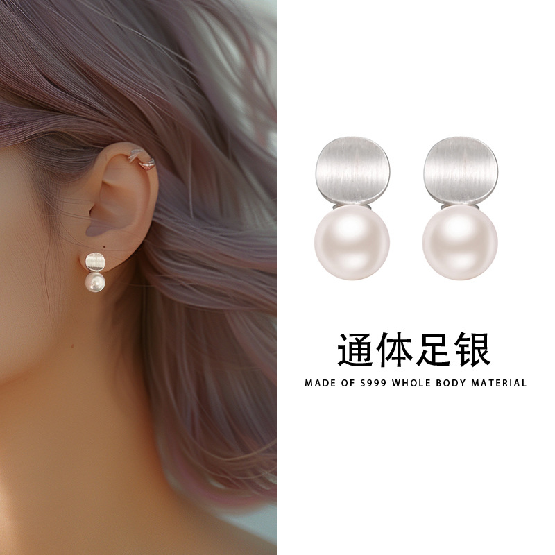 大维亚圆片珍珠耳钉女S999银耳环2024年新款潮轻奢小众耳饰高级感