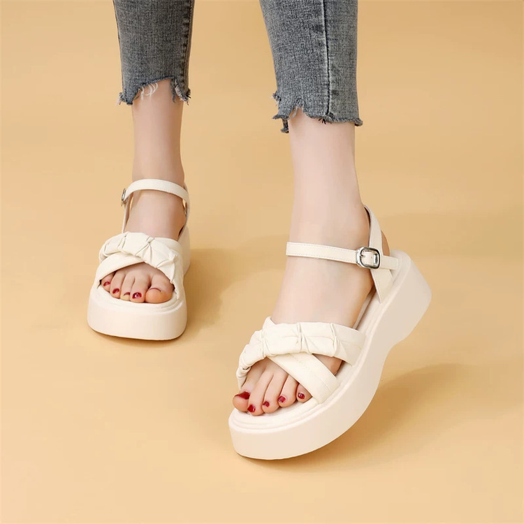 Sandalias de altura para mujeres 2026 nuevo tipo de verano pequeño dedo desnudado estilo francés sandalias de playa de talón grueso para mujeres