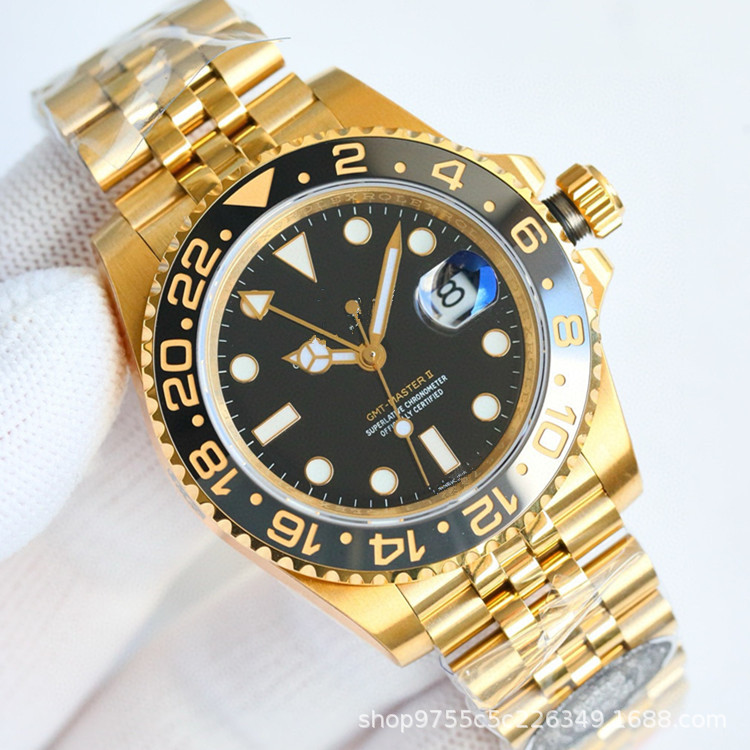 Círculo negro dorado completo cara negra