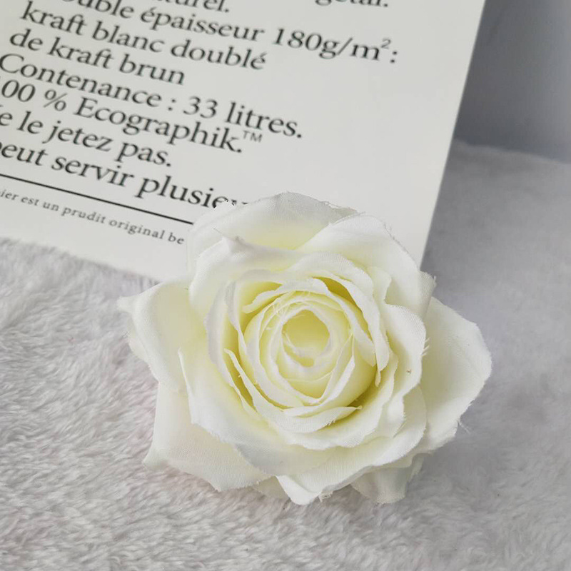 Fábrica directa de simulación de bordes de rosas de seda europea pequeños accesorios de disparo de artículos de boda