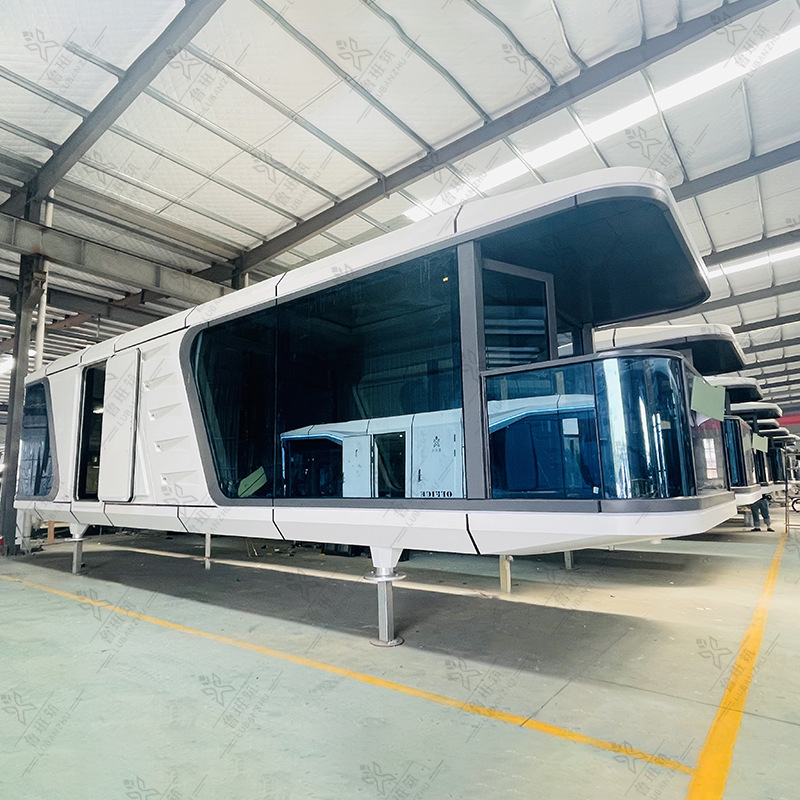 Nuevo modelo de negocio espacio cabina de descanso diseño creativo suburbio urbano camping edificio móvil estrellado cama y desayuno