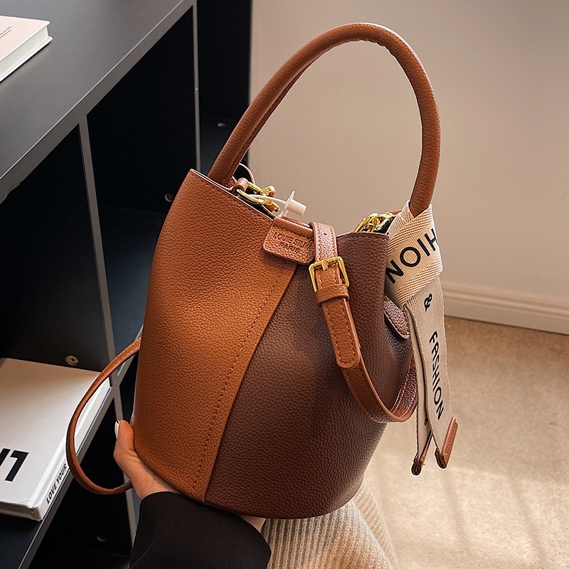 Nuova borsa piccola di fascia alta da donna, autunno e inverno, nuova borsa a tracolla trendy e alla moda, cestino per verdure portatile con una spalla, borsa a secchiello_voghion.com
