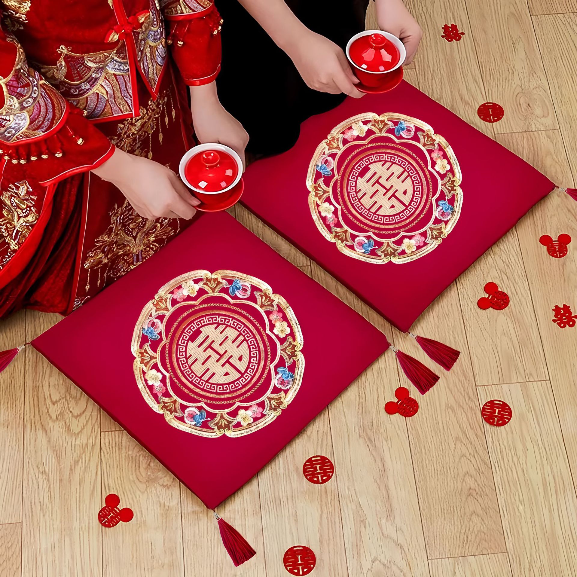 Suministros de Boda boda tostada té estera boda de rodillas culto Xi estera engrosada rojo festivo estilo chino Fu estera al por mayor