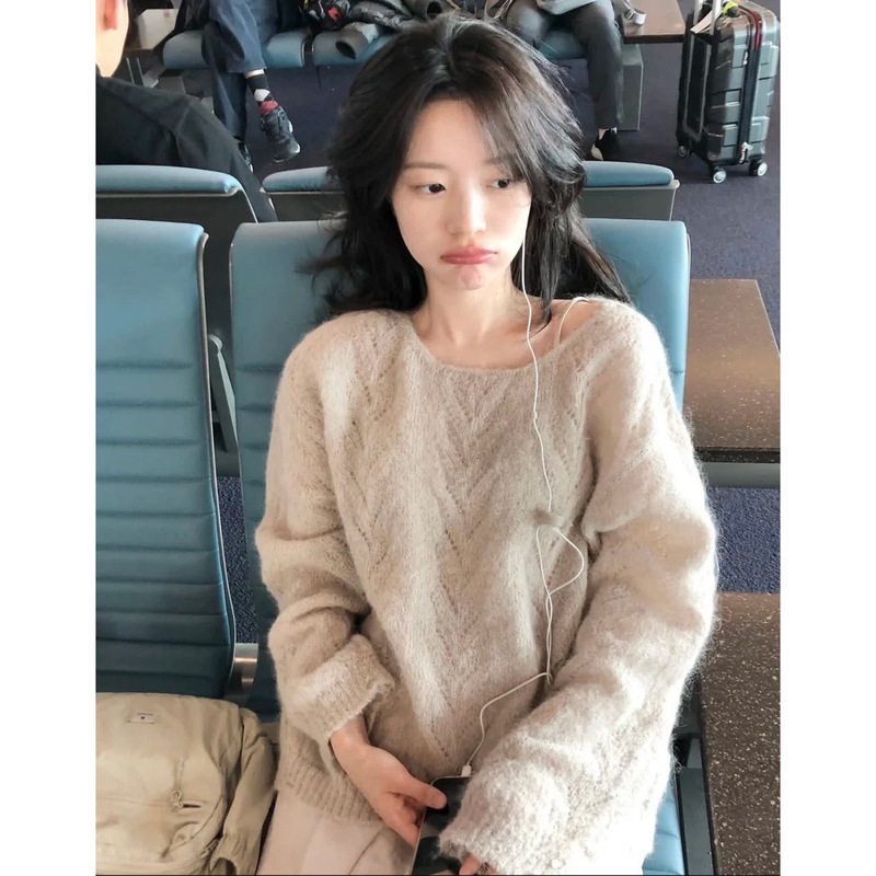 Now the New 2026 Autumn Collection from Korean Designer Snugn*Ok Features a Simple, Soft Gray Beige Hollow-Out Knit Sweater Now the New 2026 Autumn Collection from Korean Designer Snugn*Ok Features a Simple, Soft Gray Beige Hollow-Out Knit Sweater